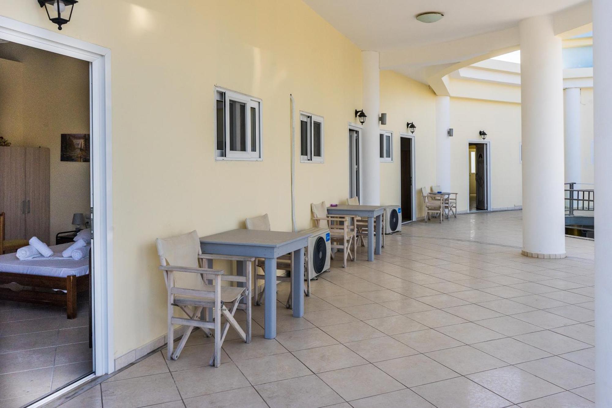 Laganas Strip Mall Apartments Eksteriør bilde